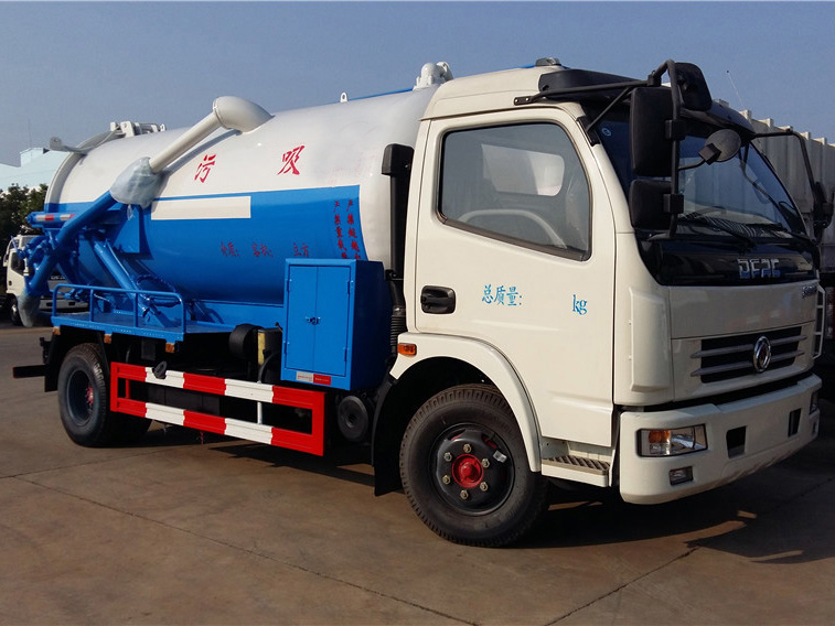 東風大多利卡7方吸污車
