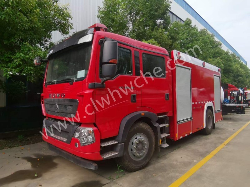 重汽豪沃8噸水罐消防車