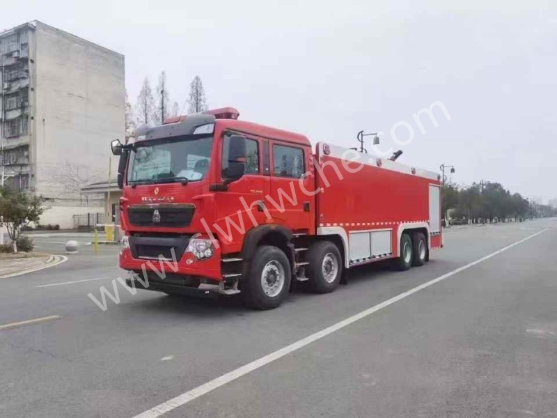 重汽豪沃25方水罐消防車（單排）
