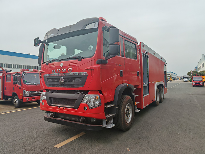 重汽18噸水罐消防車