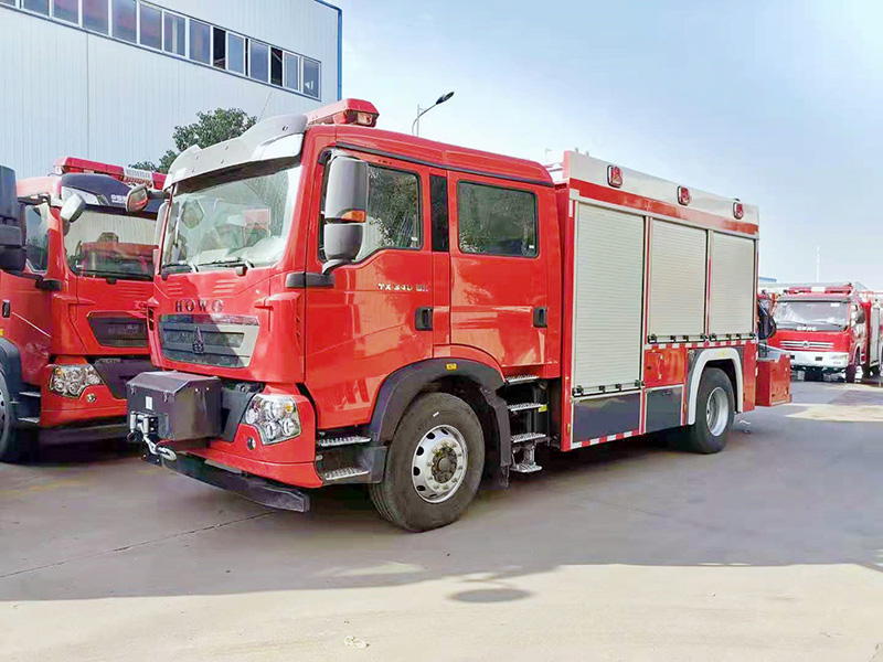 重汽豪沃搶險(xiǎn)救援消防車